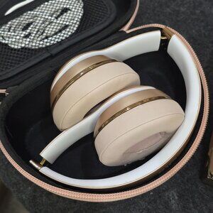 Beats Solo3 ✦ Rose Gold Wireless Headphones ✦ Limited Edition w/ Case EUC